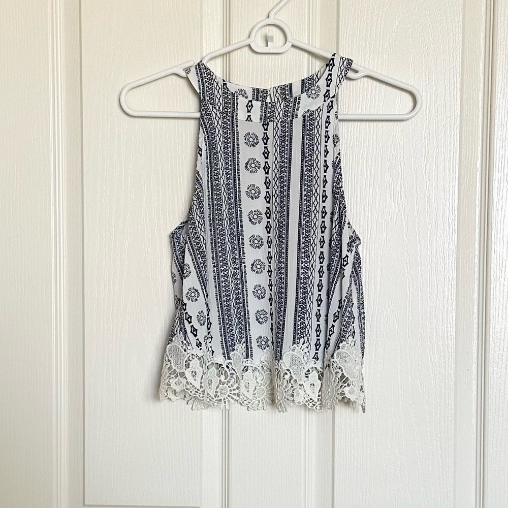 ABERCROMBIE & FITCH : printed design crochet lace top - Size XS